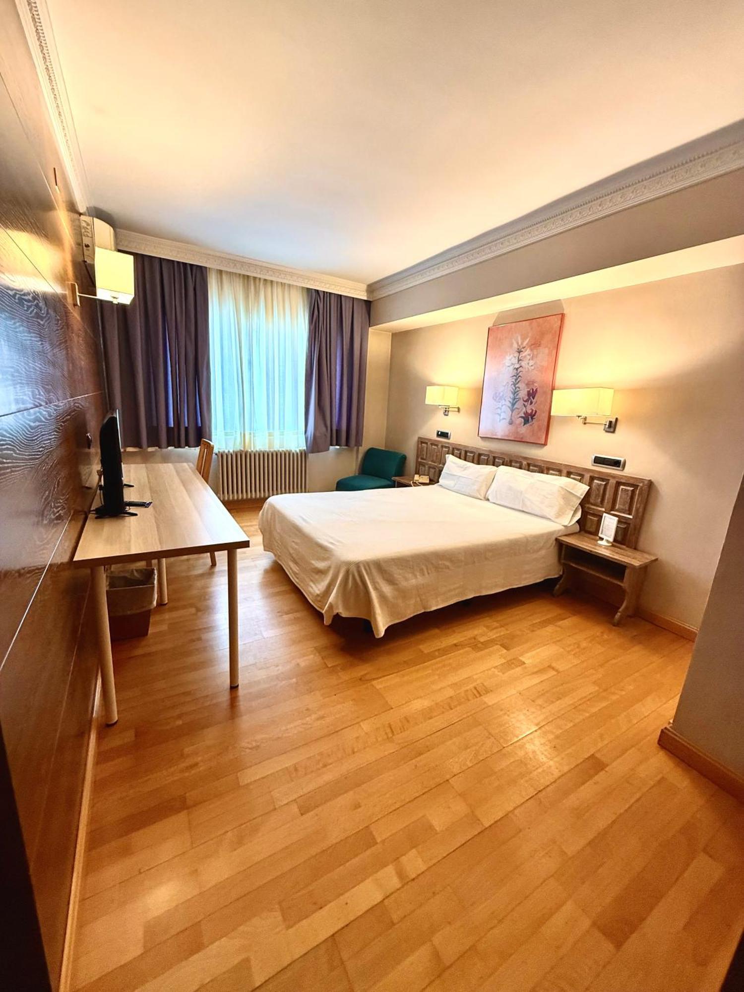 Hotel Virrey Арнедо Екстериор снимка