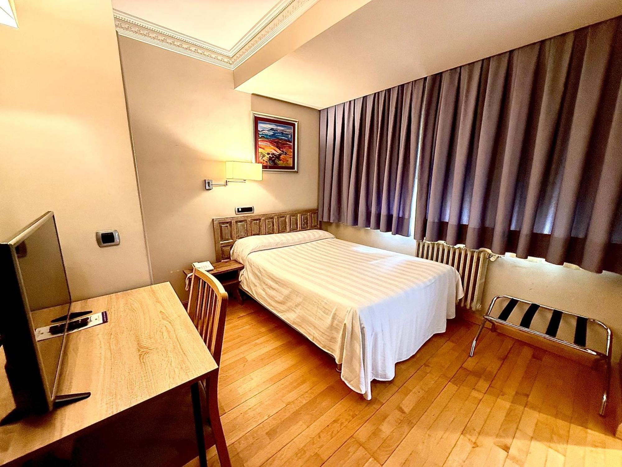Hotel Virrey Арнедо Екстериор снимка